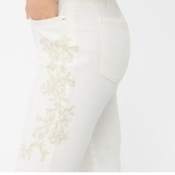 WHITE HOUSE BLACK MARKET White Women’s Denim Floral Embroidered Crop Jeans SZ 2 - Picture 4 of 15